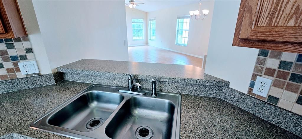 For Rent: $1,800 (2 beds, 2 baths, 1240 Square Feet)
