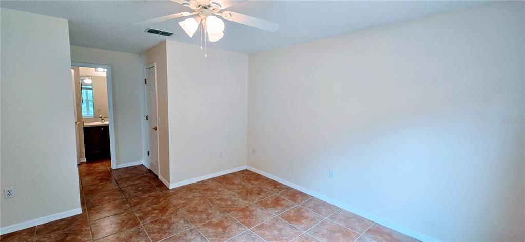 For Rent: $1,800 (2 beds, 2 baths, 1240 Square Feet)