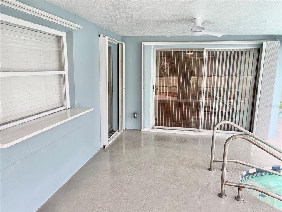 Active With Contract: $329,900 (3 beds, 2 baths, 1325 Square Feet)