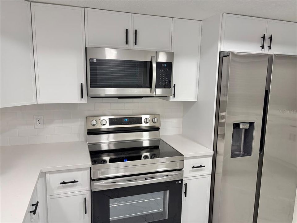 Active With Contract: $329,900 (3 beds, 2 baths, 1325 Square Feet)