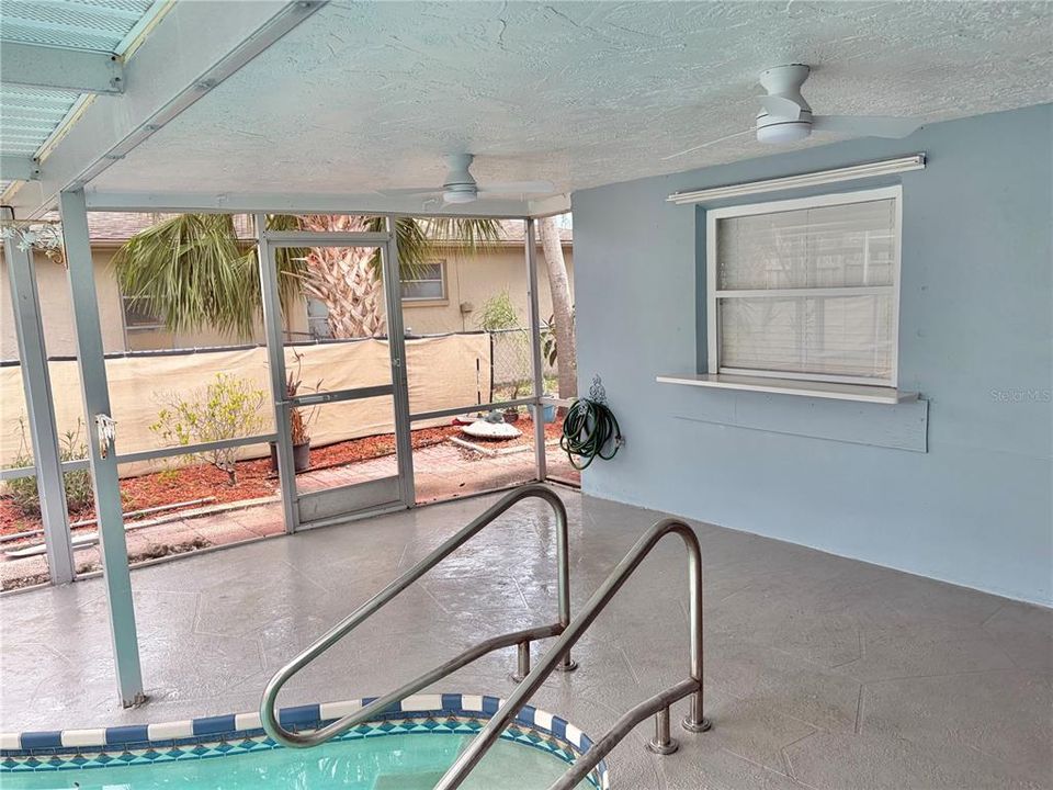 Active With Contract: $329,900 (3 beds, 2 baths, 1325 Square Feet)