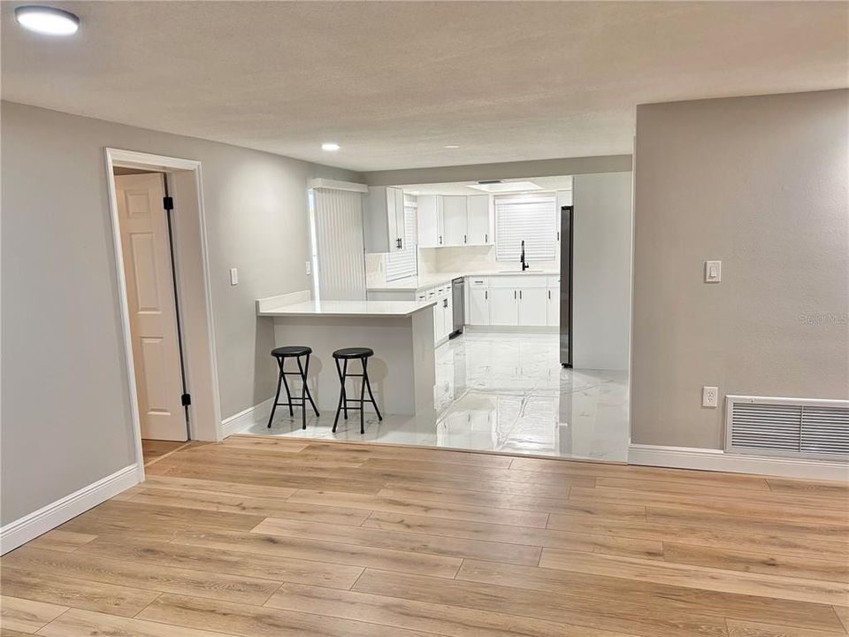 Active With Contract: $329,900 (3 beds, 2 baths, 1325 Square Feet)