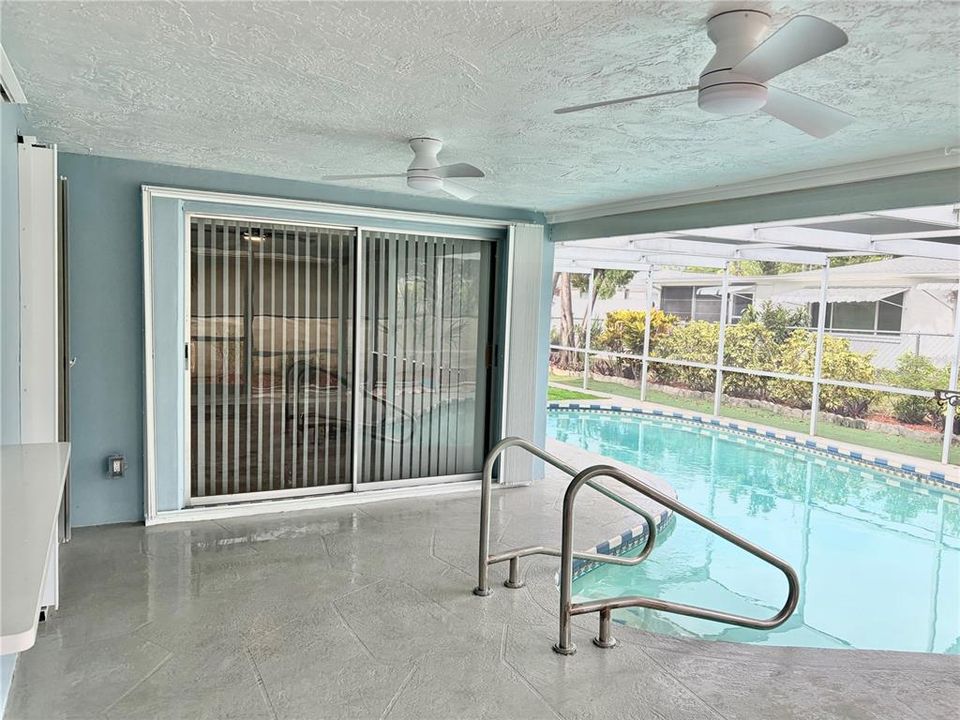 Active With Contract: $329,900 (3 beds, 2 baths, 1325 Square Feet)