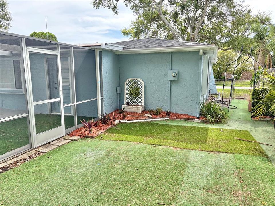 Active With Contract: $329,900 (3 beds, 2 baths, 1325 Square Feet)