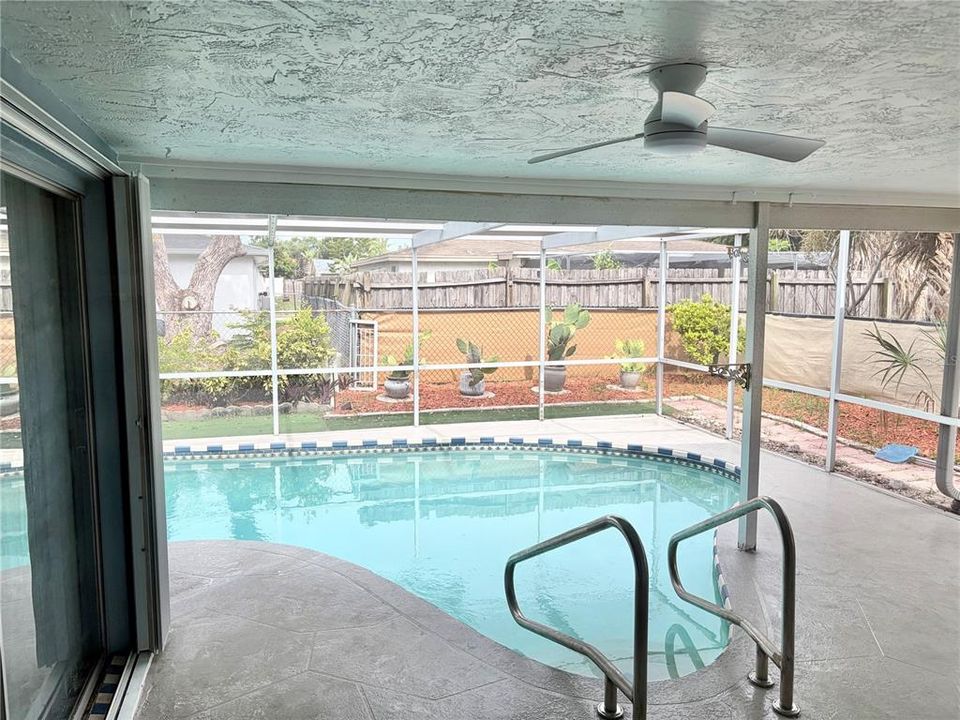 Active With Contract: $329,900 (3 beds, 2 baths, 1325 Square Feet)