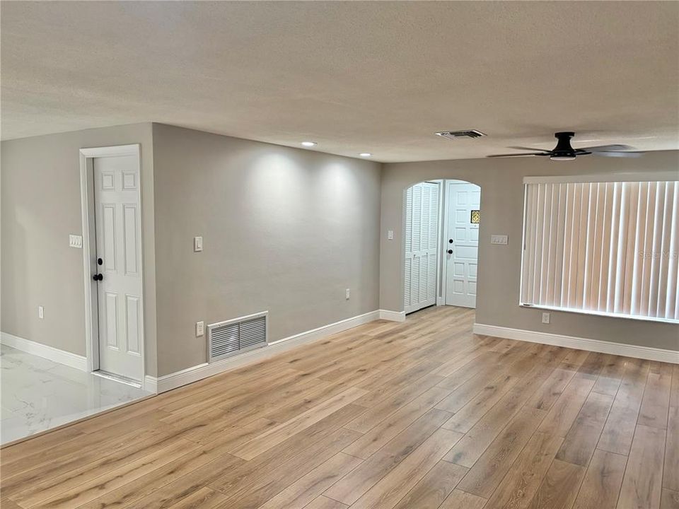 Active With Contract: $329,900 (3 beds, 2 baths, 1325 Square Feet)