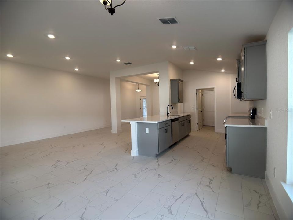 En Venta: $305,300 (3 camas, 2 baños, 1970 Pies cuadrados)