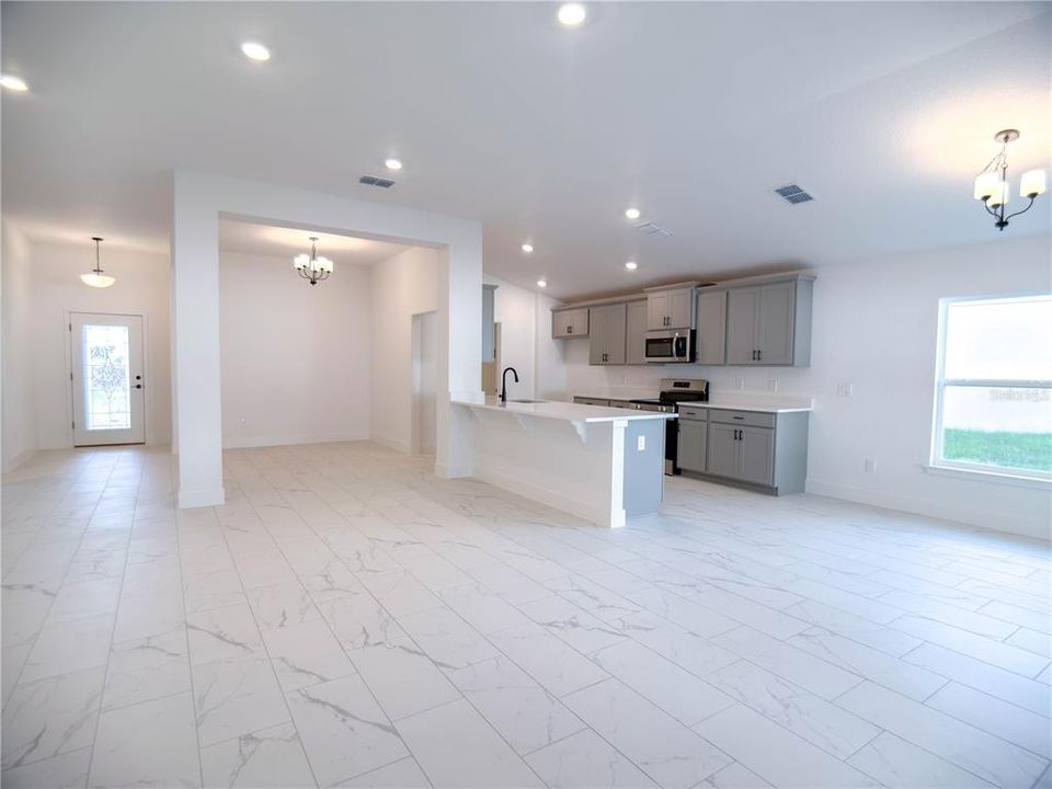 En Venta: $305,300 (3 camas, 2 baños, 1970 Pies cuadrados)