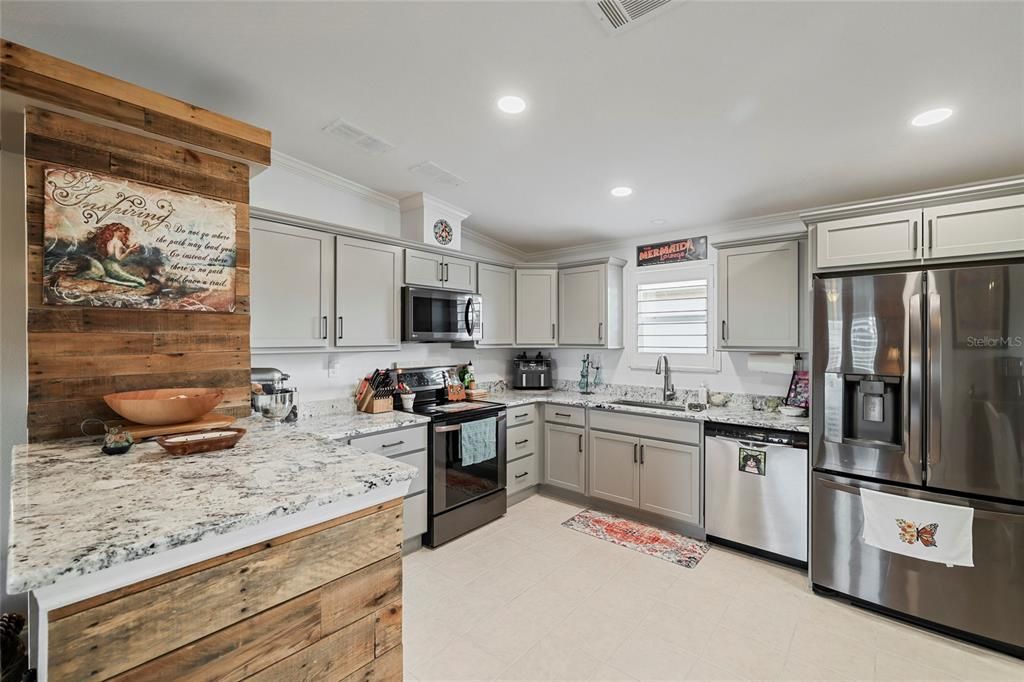 For Sale: $279,000 (3 beds, 2 baths, 1284 Square Feet)
