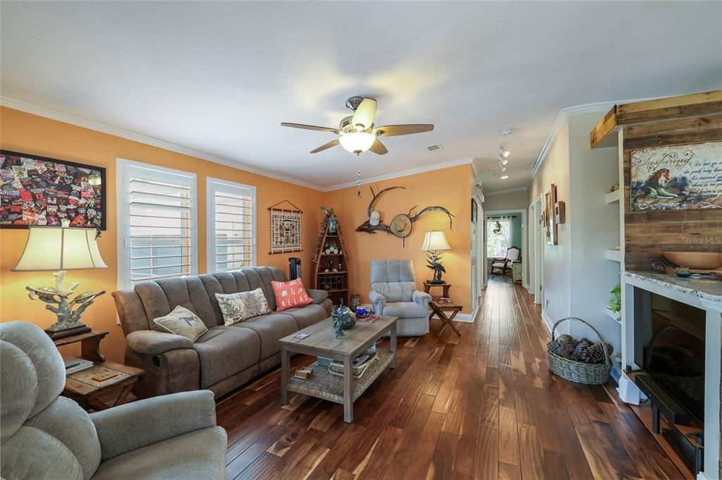 For Sale: $279,000 (3 beds, 2 baths, 1284 Square Feet)
