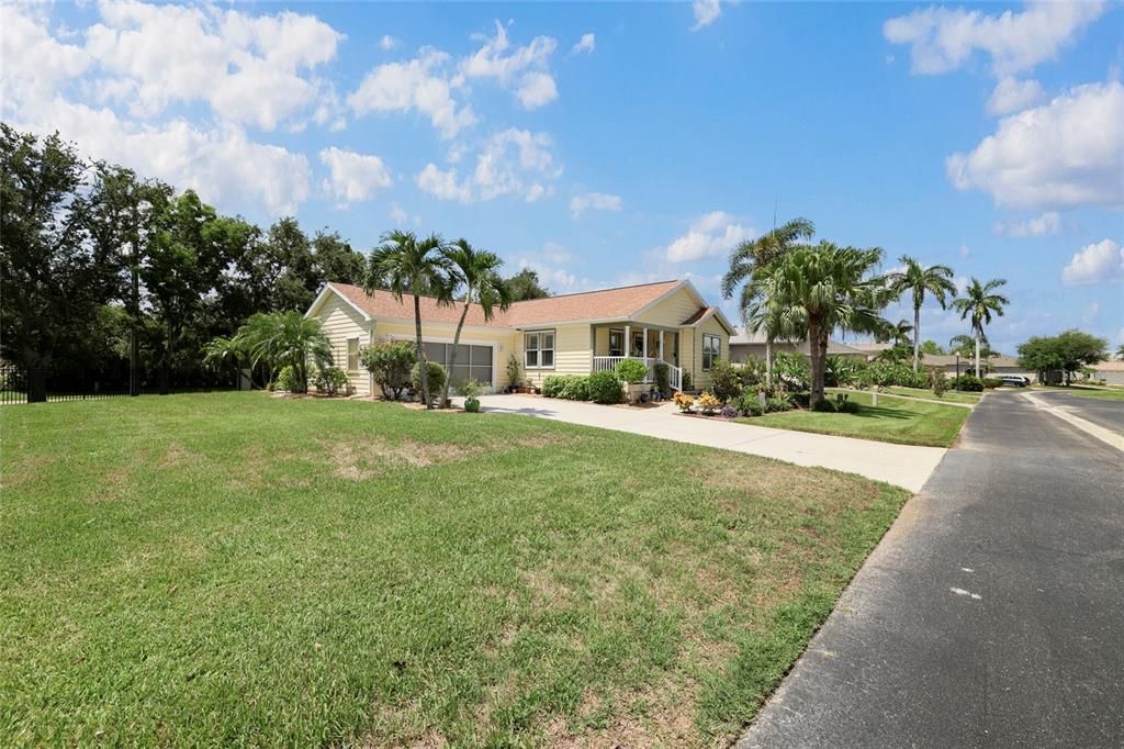 For Sale: $279,000 (3 beds, 2 baths, 1284 Square Feet)