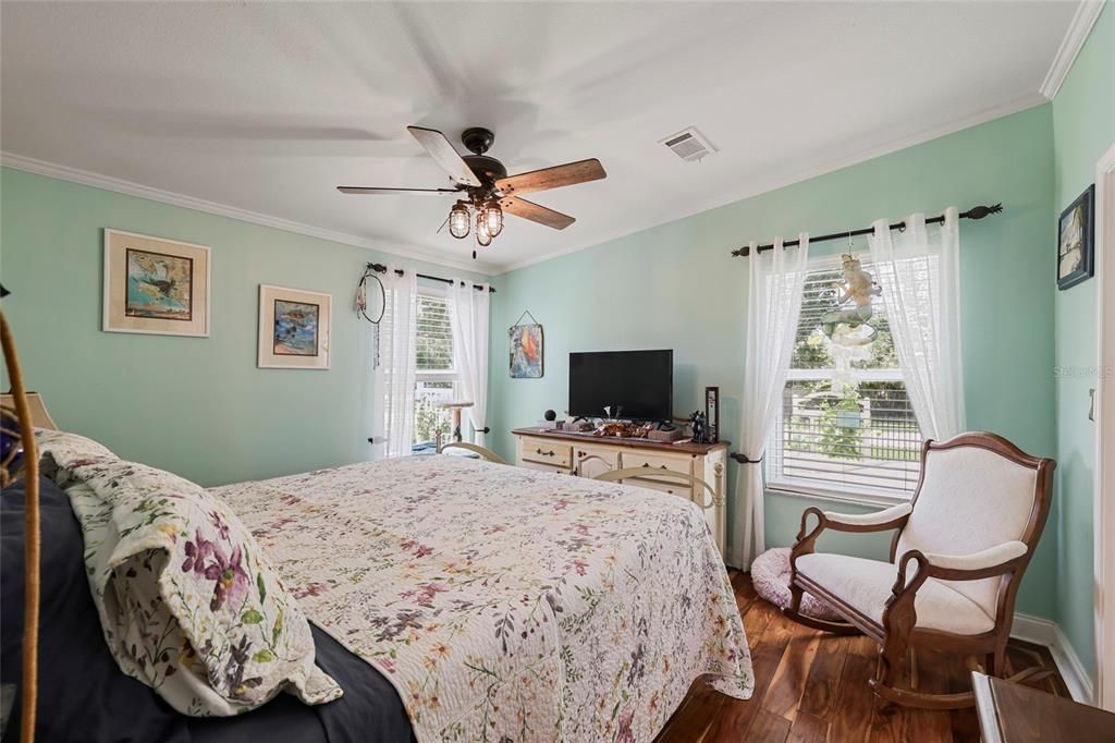 For Sale: $279,000 (3 beds, 2 baths, 1284 Square Feet)