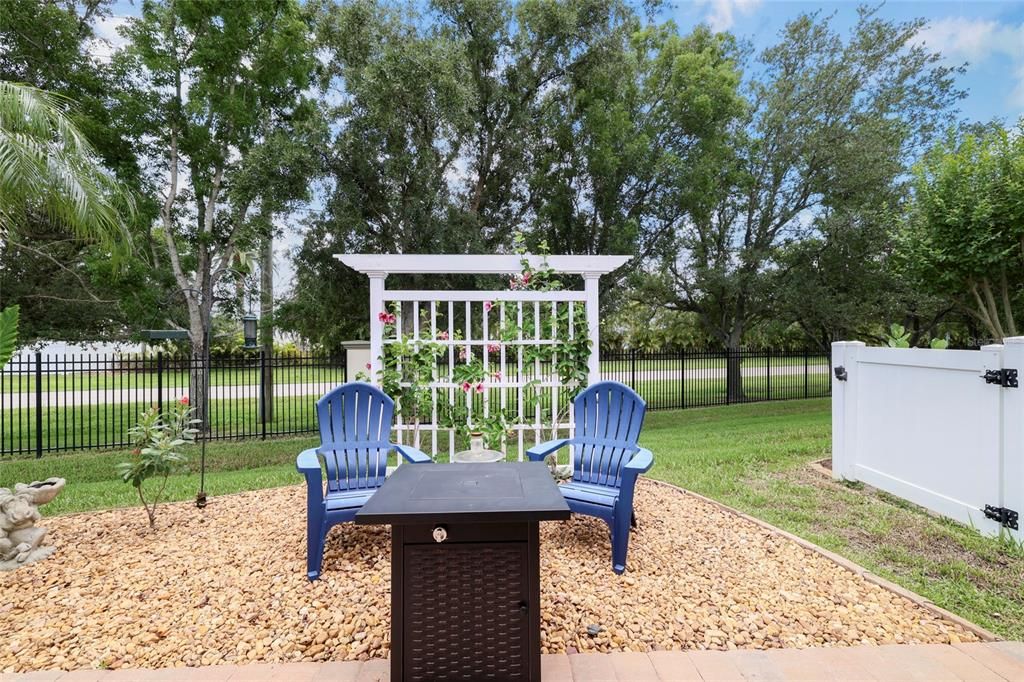 For Sale: $279,000 (3 beds, 2 baths, 1284 Square Feet)