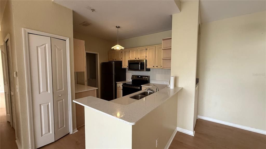 For Rent: $1,800 (3 beds, 2 baths, 1205 Square Feet)