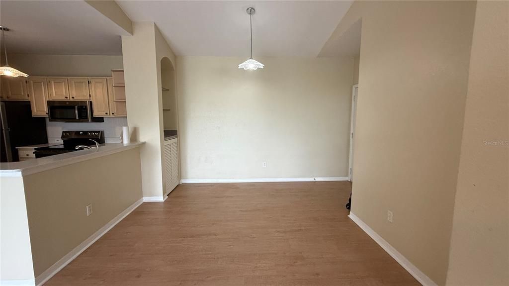 For Rent: $1,800 (3 beds, 2 baths, 1205 Square Feet)
