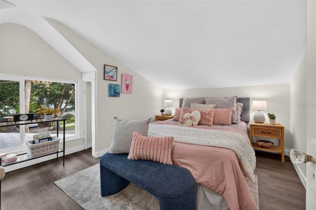 For Sale: $699,900 (3 beds, 2 baths, 1277 Square Feet)