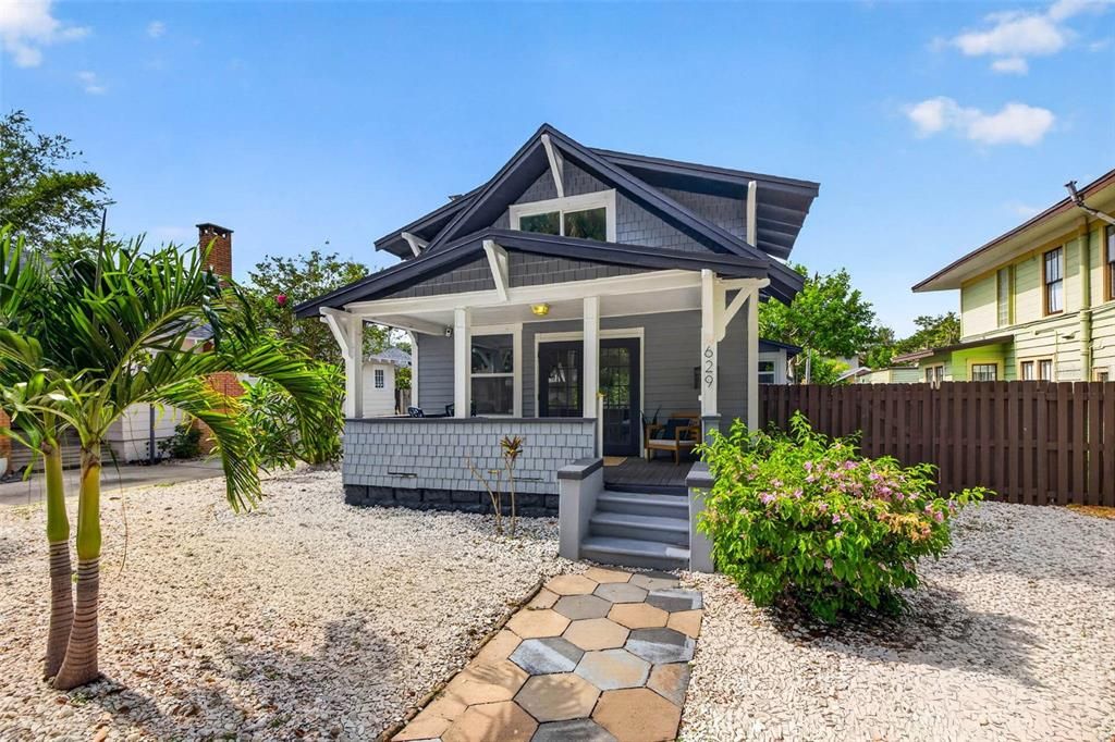 For Sale: $699,900 (3 beds, 2 baths, 1277 Square Feet)
