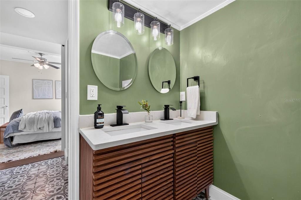 For Sale: $699,900 (3 beds, 2 baths, 1277 Square Feet)