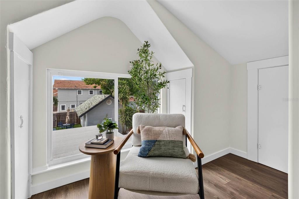 For Sale: $699,900 (3 beds, 2 baths, 1277 Square Feet)