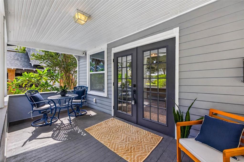 For Sale: $699,900 (3 beds, 2 baths, 1277 Square Feet)