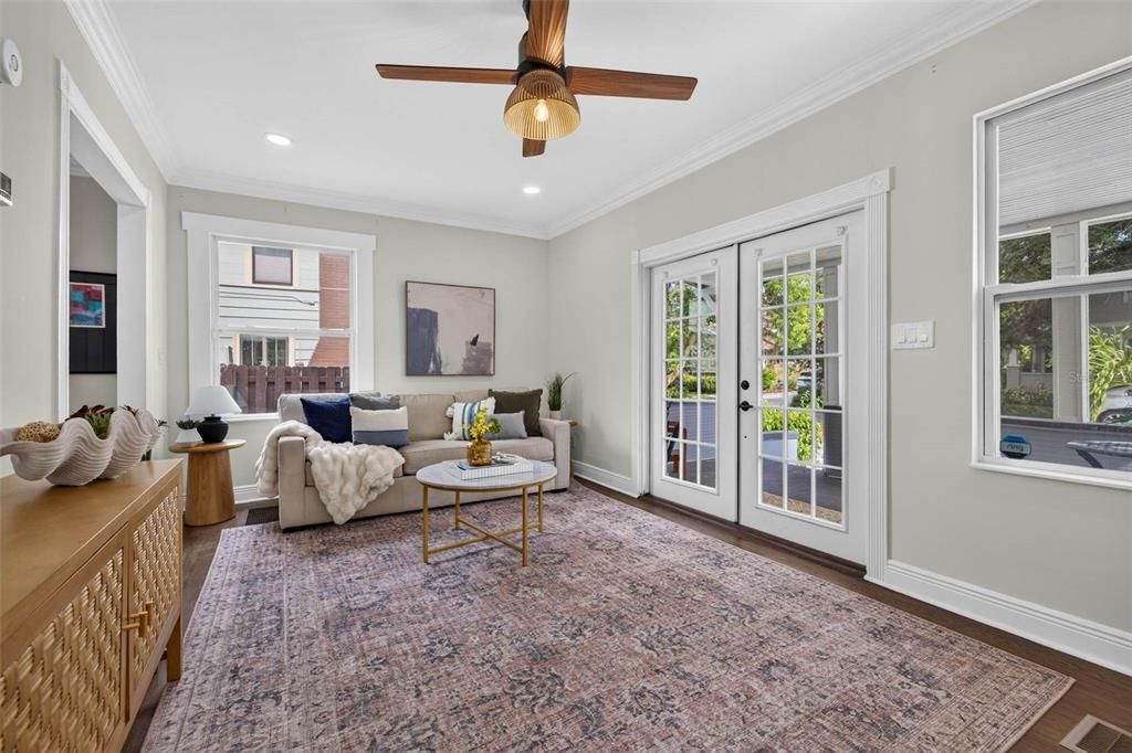 For Sale: $699,900 (3 beds, 2 baths, 1277 Square Feet)