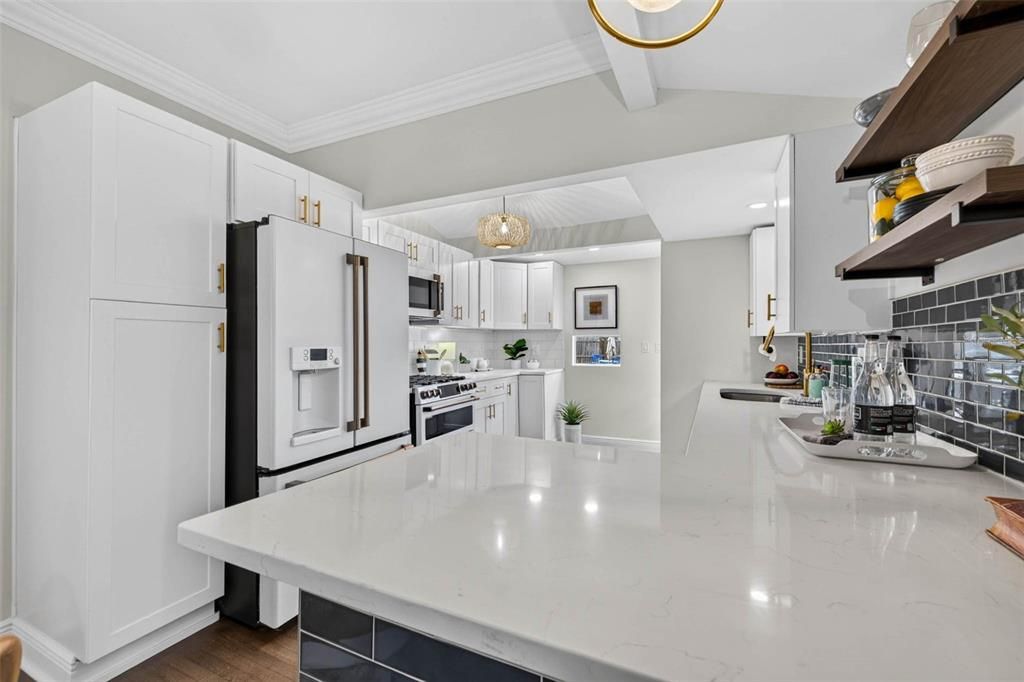For Sale: $699,900 (3 beds, 2 baths, 1277 Square Feet)
