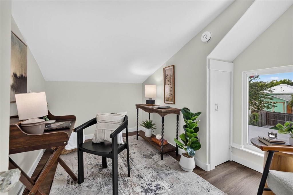 For Sale: $699,900 (3 beds, 2 baths, 1277 Square Feet)