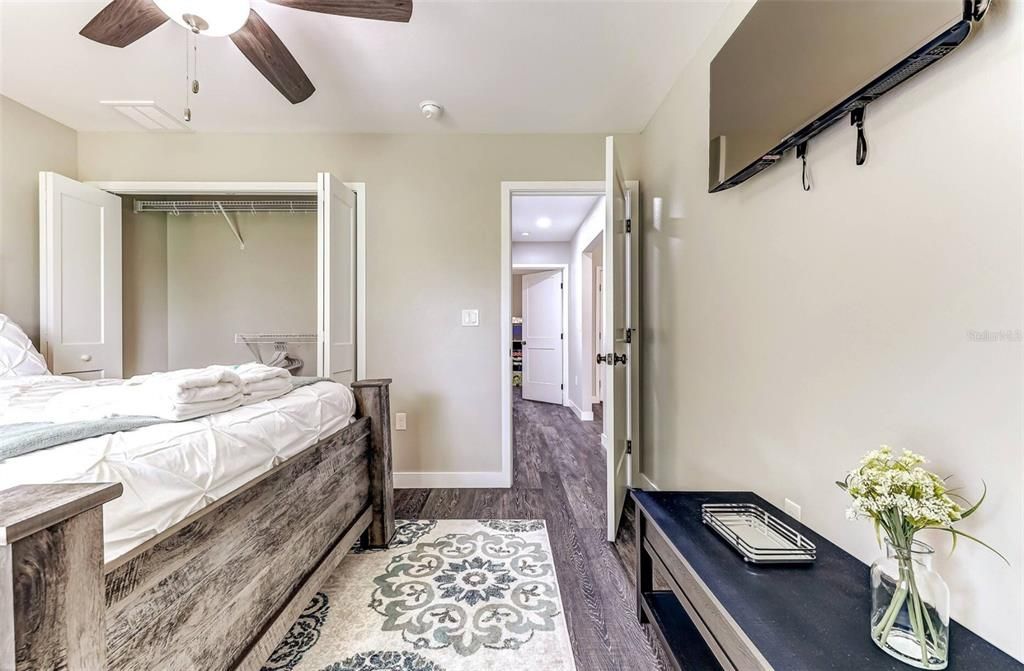 For Sale: $285,000 (3 beds, 2 baths, 1226 Square Feet)