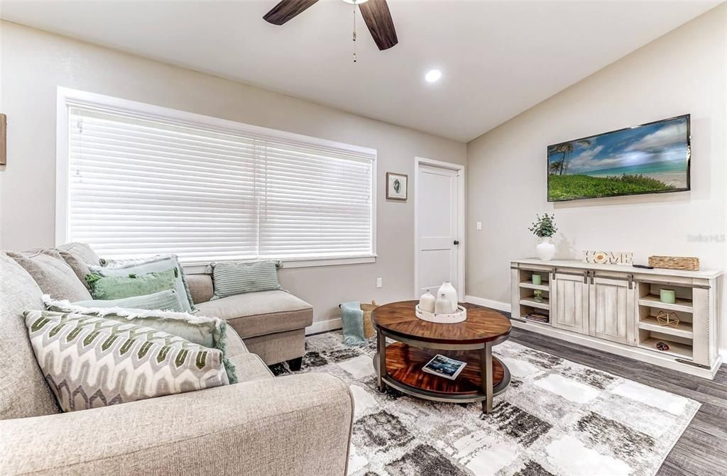 For Sale: $285,000 (3 beds, 2 baths, 1226 Square Feet)