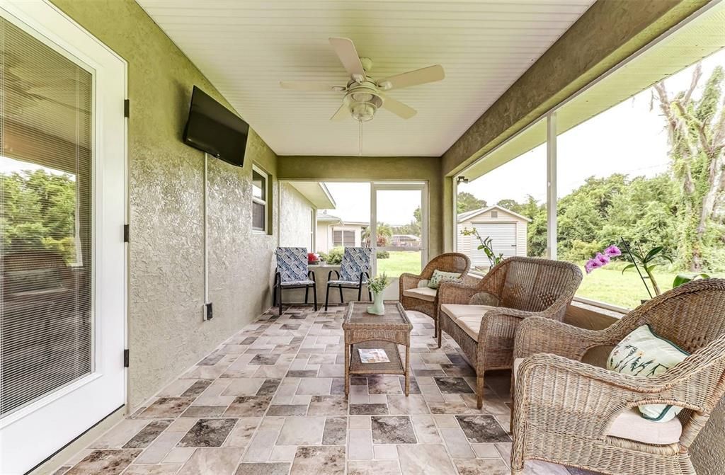 For Sale: $285,000 (3 beds, 2 baths, 1226 Square Feet)