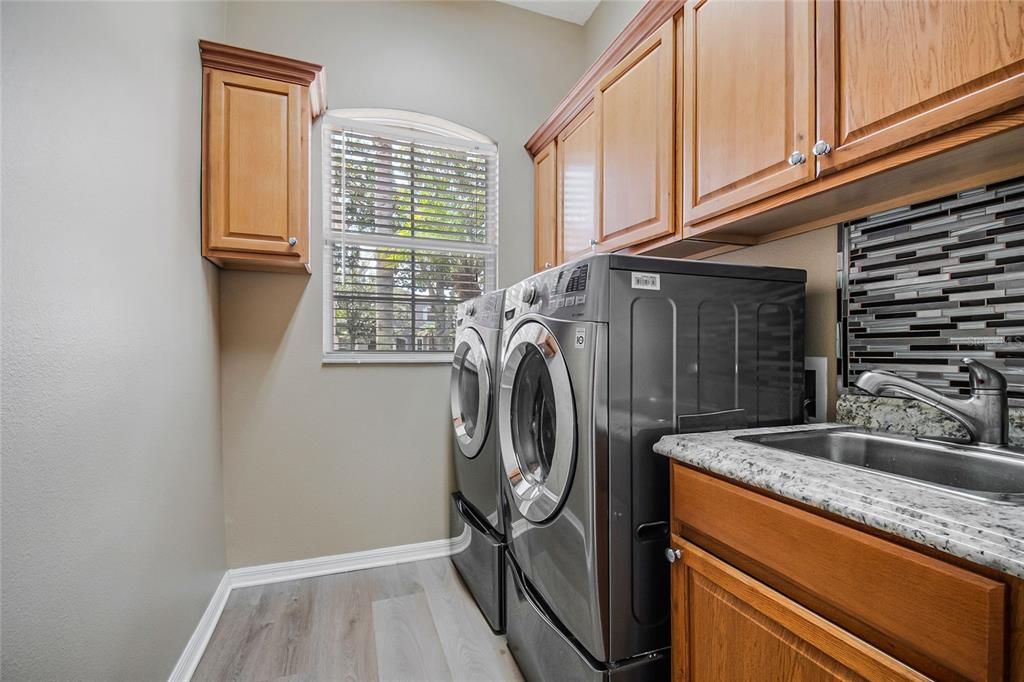 For Sale: $919,000 (4 beds, 4 baths, 4452 Square Feet)