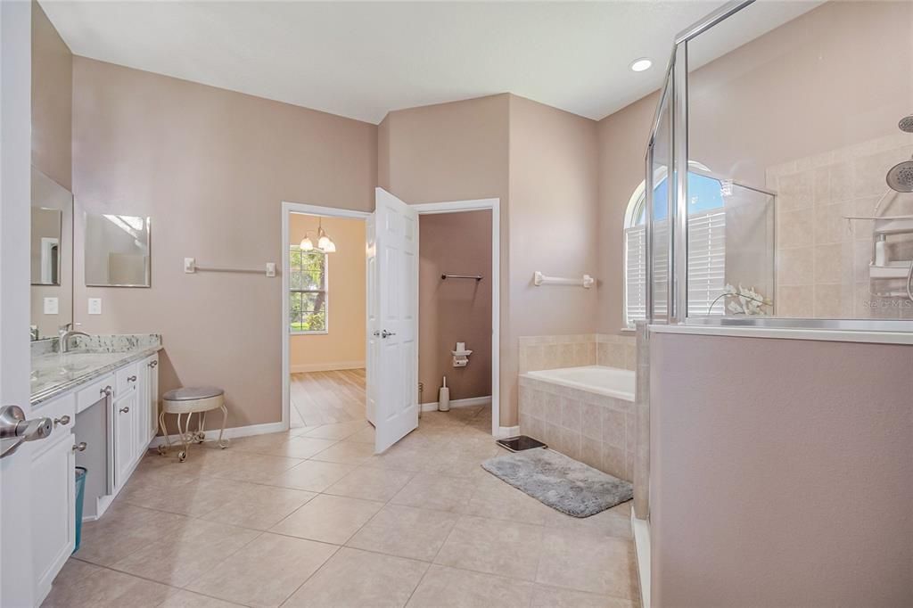 For Sale: $919,000 (4 beds, 4 baths, 4452 Square Feet)