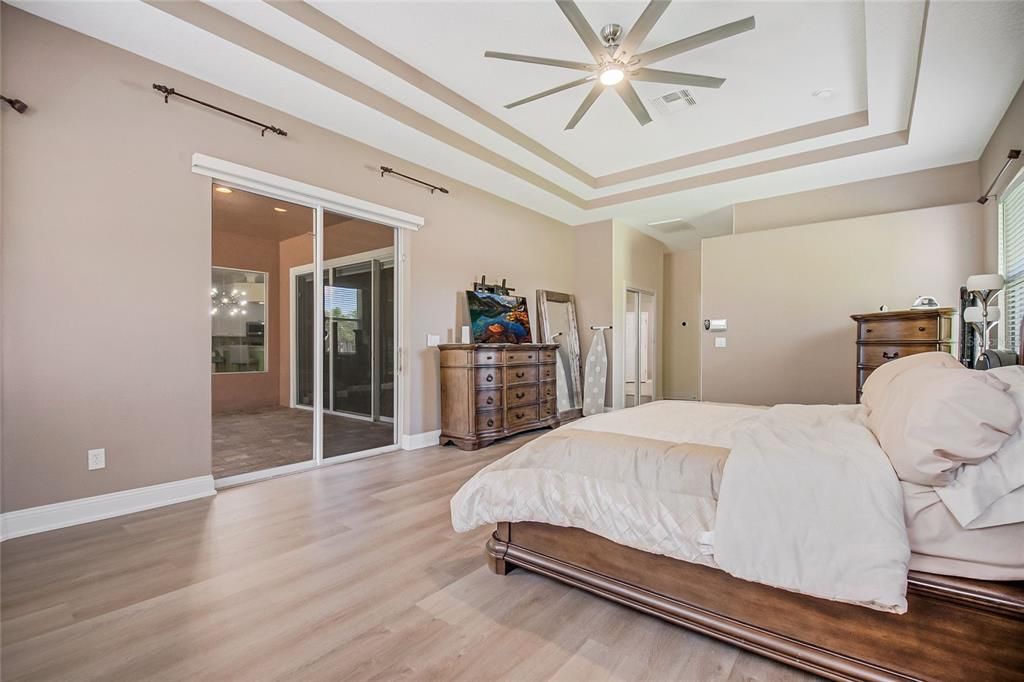 For Sale: $919,000 (4 beds, 4 baths, 4452 Square Feet)