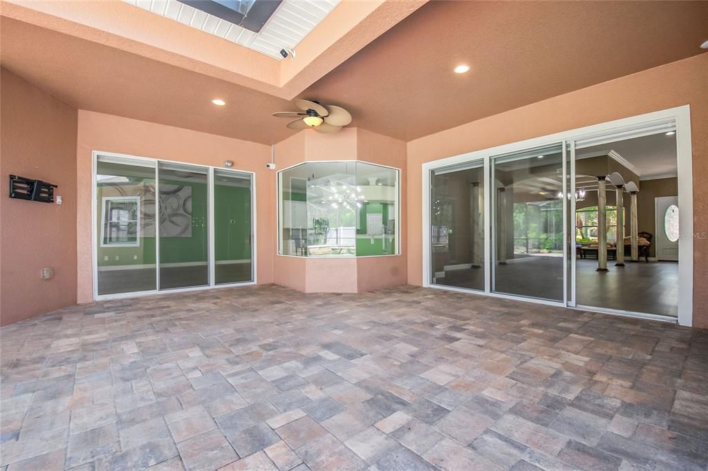 For Sale: $919,000 (4 beds, 4 baths, 4452 Square Feet)