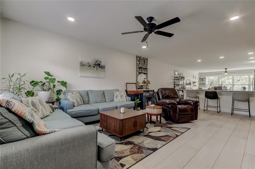 For Sale: $269,000 (2 beds, 2 baths, 1340 Square Feet)