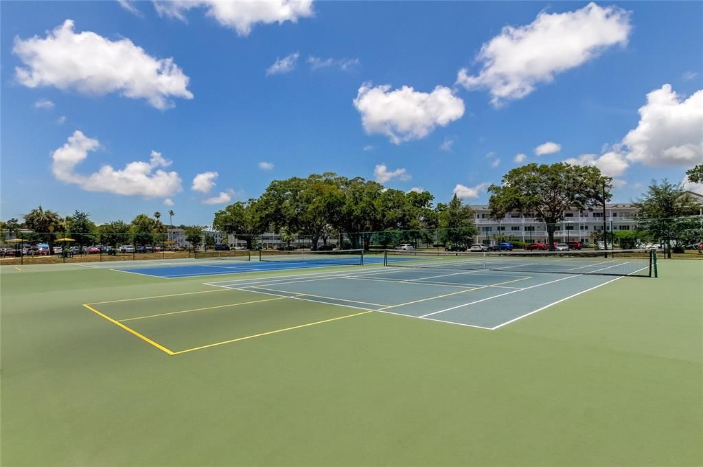 For Sale: $269,000 (2 beds, 2 baths, 1340 Square Feet)