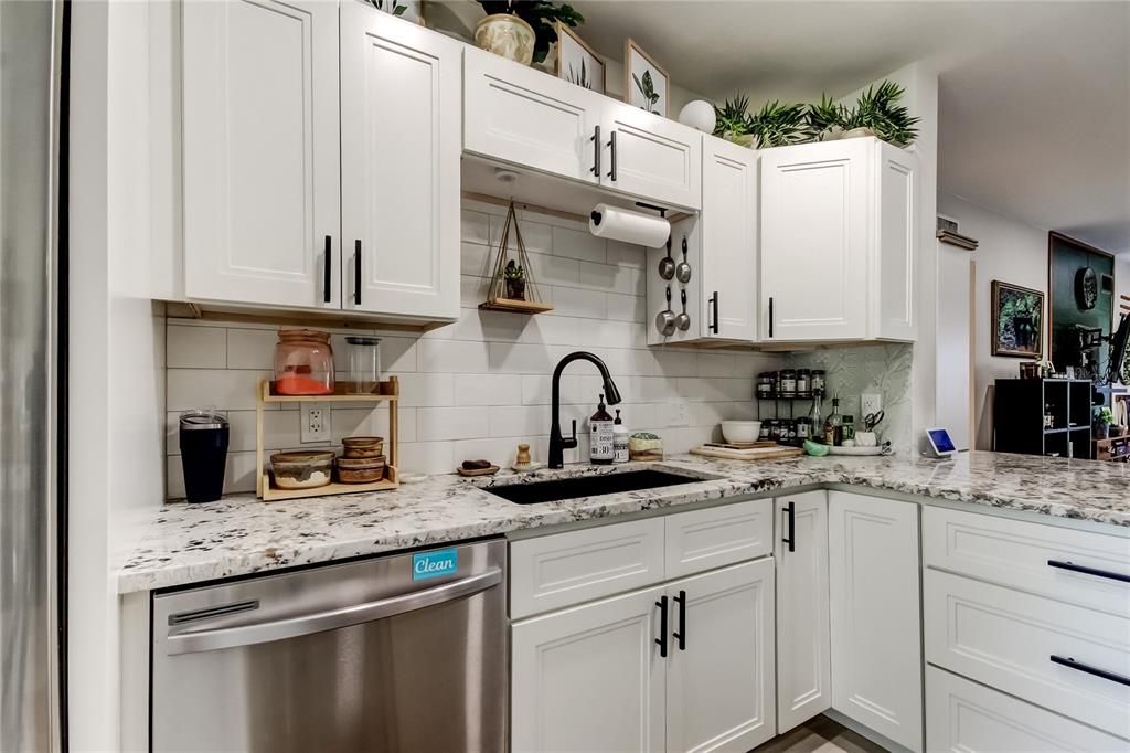 For Sale: $269,000 (2 beds, 2 baths, 1340 Square Feet)