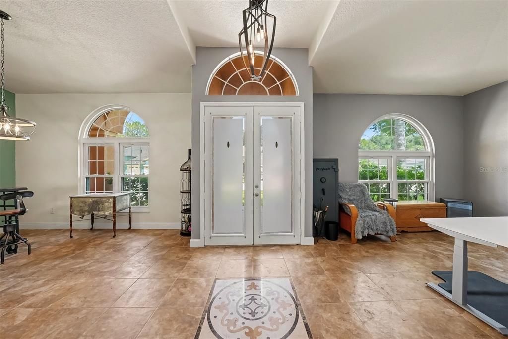 Activo con contrato: $575,000 (4 camas, 3 baños, 2853 Pies cuadrados)
