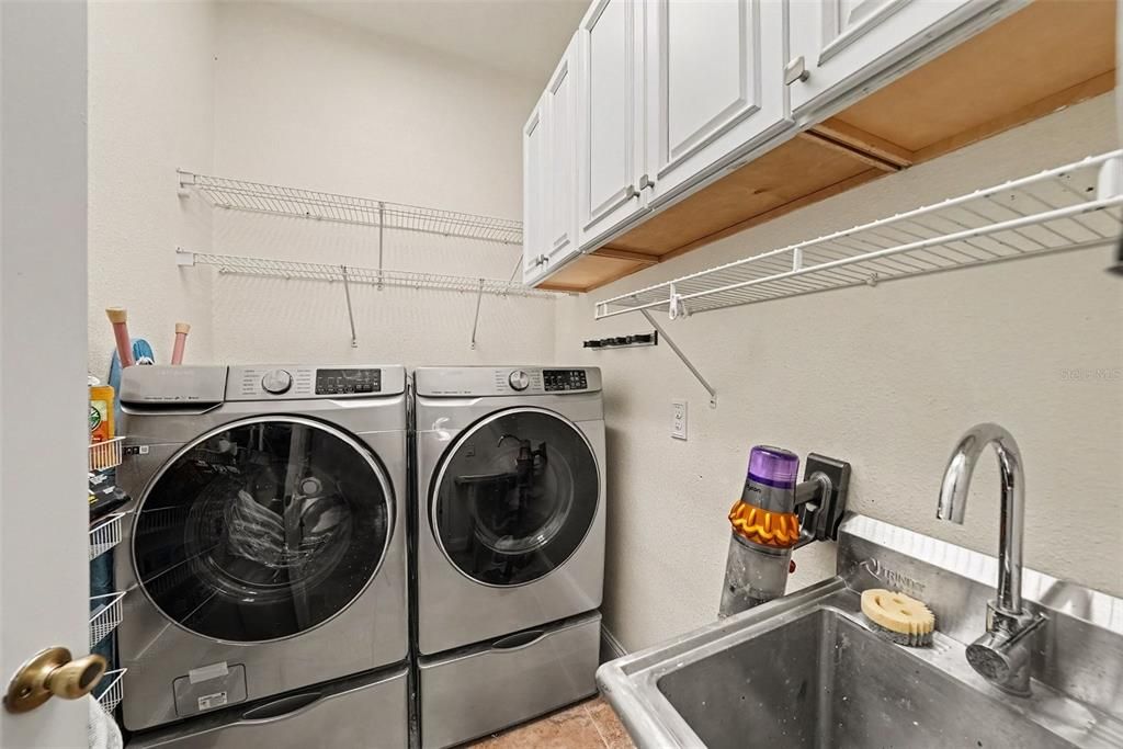 Activo con contrato: $575,000 (4 camas, 3 baños, 2853 Pies cuadrados)
