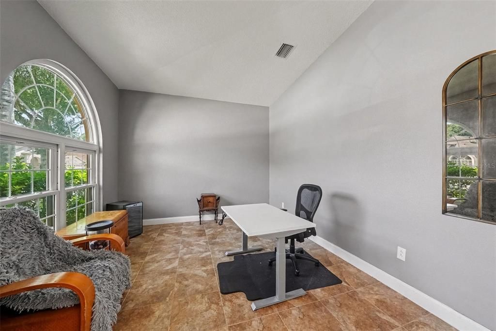 Activo con contrato: $575,000 (4 camas, 3 baños, 2853 Pies cuadrados)