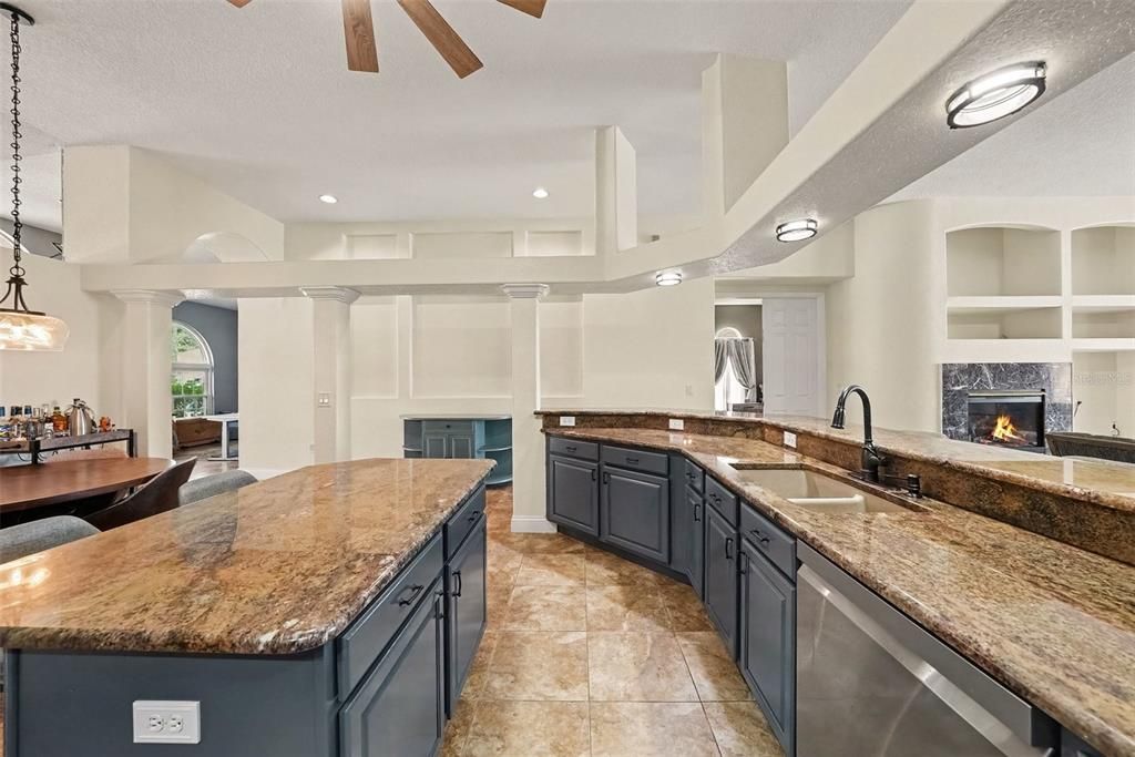 Activo con contrato: $575,000 (4 camas, 3 baños, 2853 Pies cuadrados)