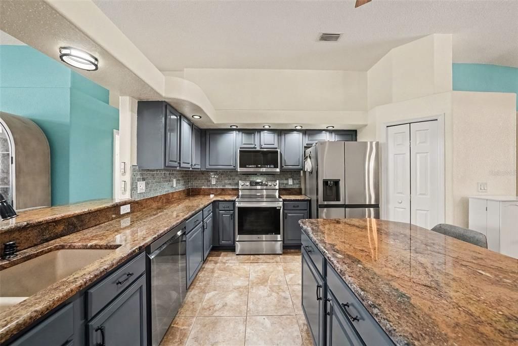 Activo con contrato: $575,000 (4 camas, 3 baños, 2853 Pies cuadrados)