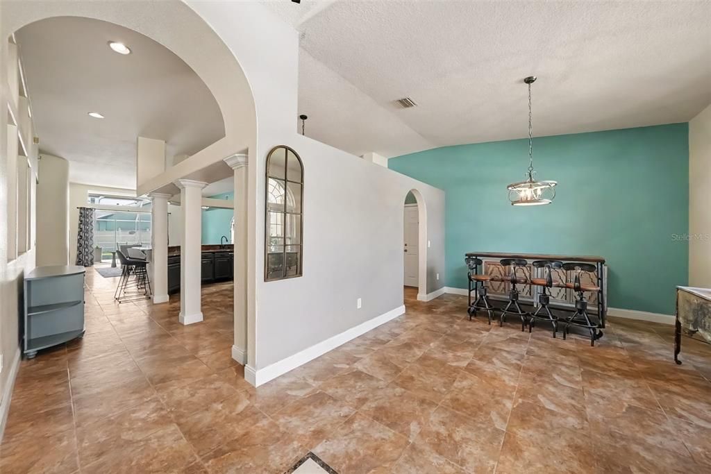 Activo con contrato: $575,000 (4 camas, 3 baños, 2853 Pies cuadrados)