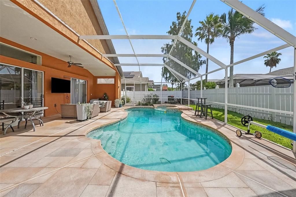 Activo con contrato: $575,000 (4 camas, 3 baños, 2853 Pies cuadrados)