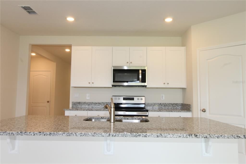 For Rent: $2,400 (4 beds, 2 baths, 1828 Square Feet)