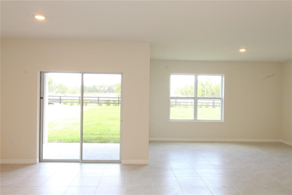 For Rent: $2,400 (4 beds, 2 baths, 1828 Square Feet)