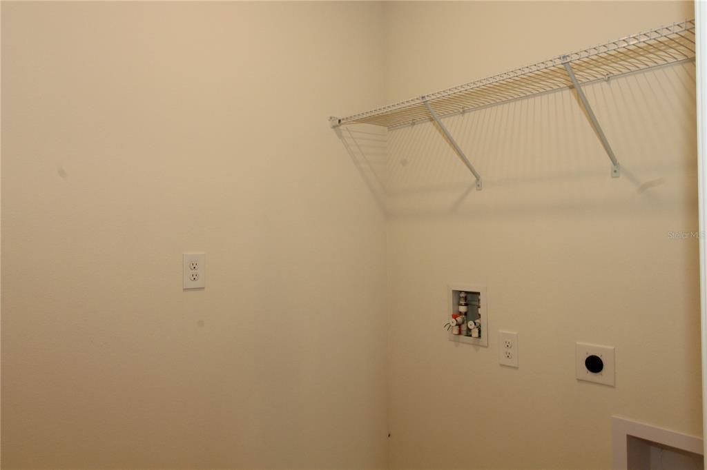 For Rent: $2,400 (4 beds, 2 baths, 1828 Square Feet)