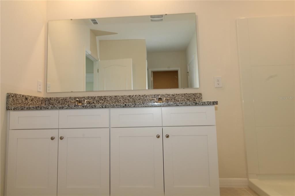 For Rent: $2,400 (4 beds, 2 baths, 1828 Square Feet)