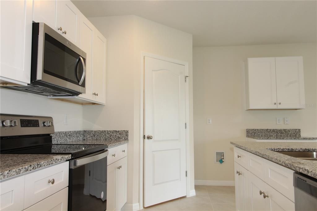 For Rent: $2,400 (4 beds, 2 baths, 1828 Square Feet)