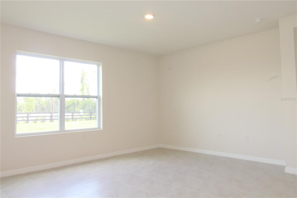 For Rent: $2,400 (4 beds, 2 baths, 1828 Square Feet)